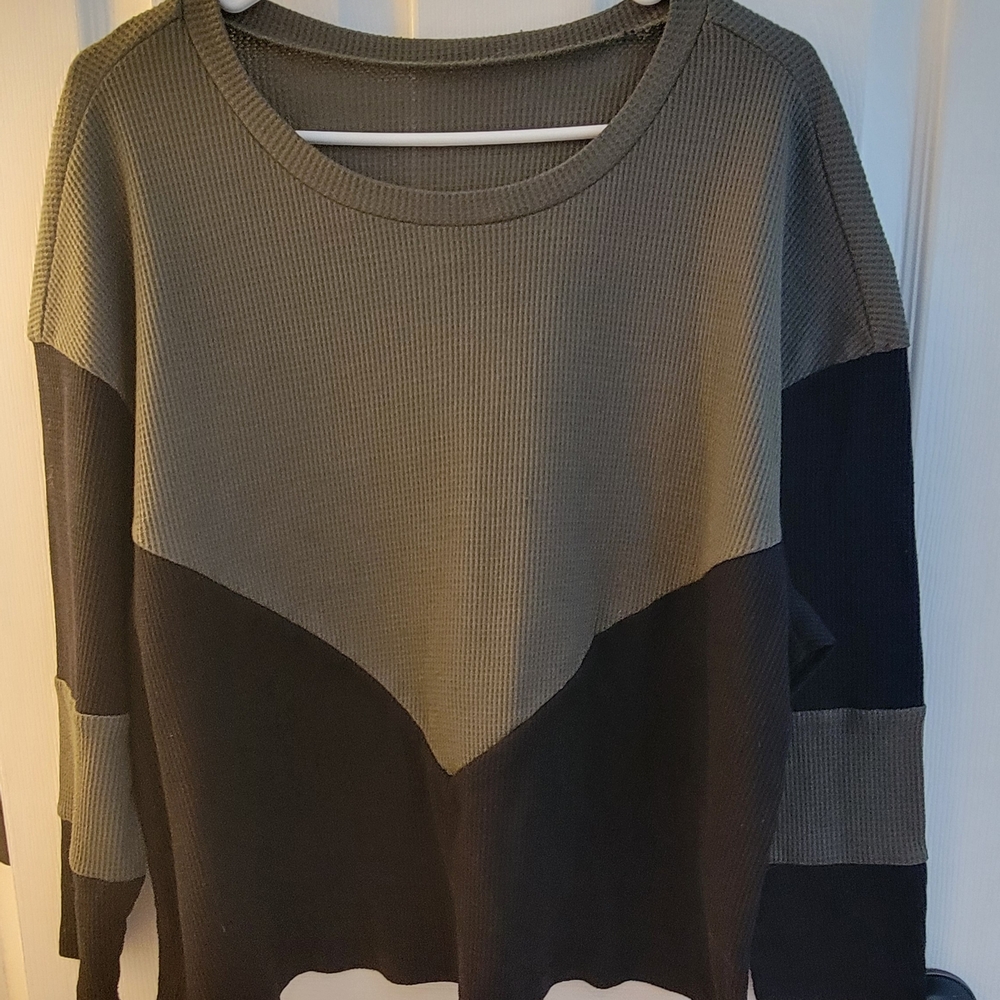 Stylish Women's Crew Neck Colorblock Top